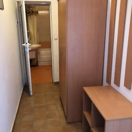아파트 Apart Four Leaf Clover Private Studio 반스코
