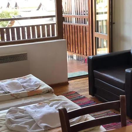 Apart Four Leaf Clover Private Studio * 반스코